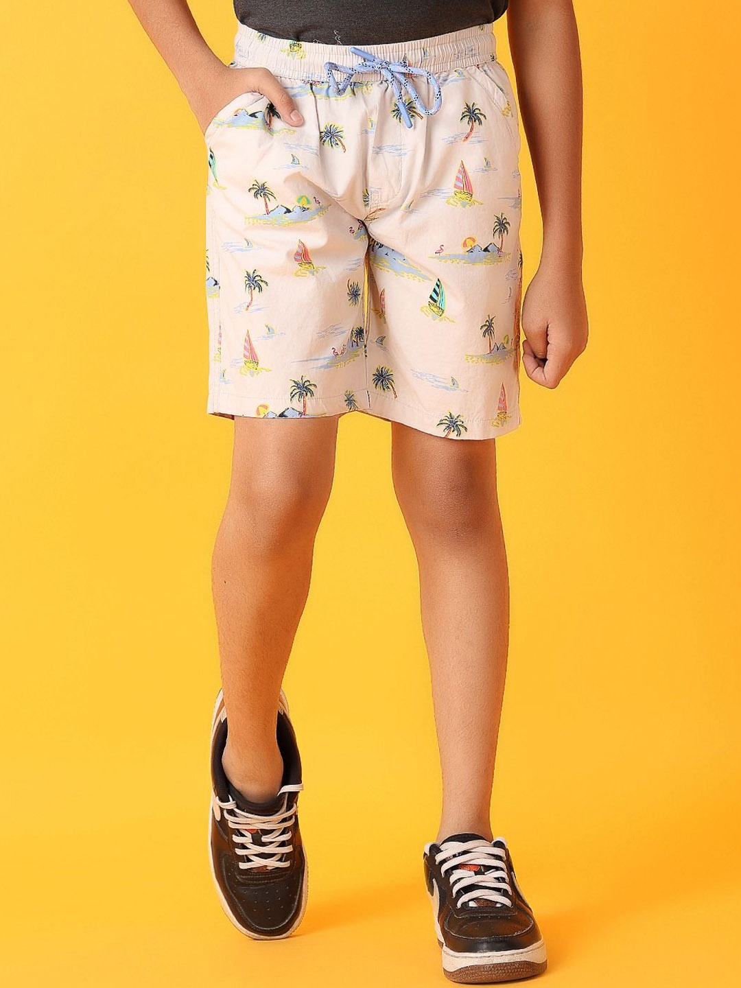 

V-Mart Boys Graphic Printed Mid Rise Knee Length Poplin Shorts, Grey
