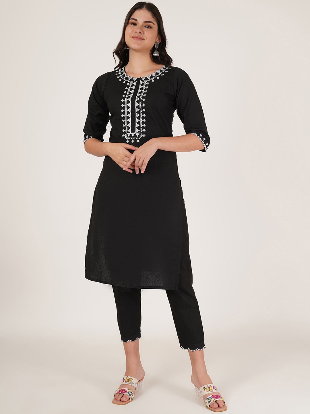 

Brownverse Ethnic Motifs Embroidered Regular Straight Kurta with Pyjamas, Black