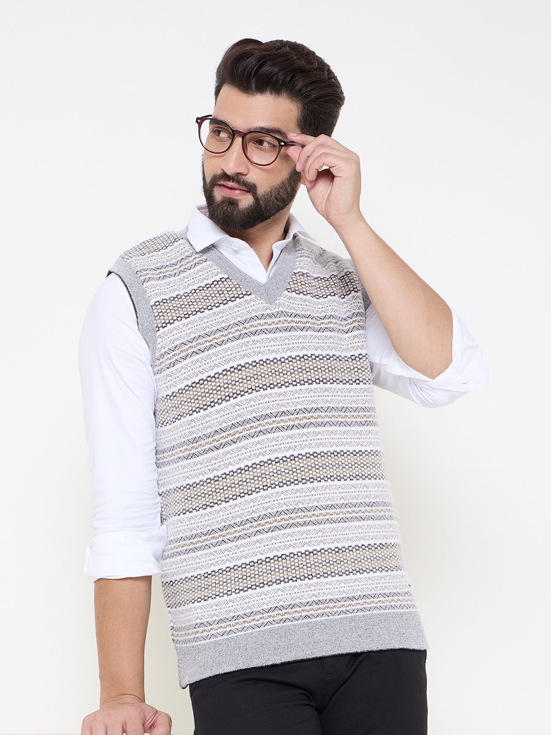 

Duke Men Striped V-neck Sleeveless Pullover Sweaters, White