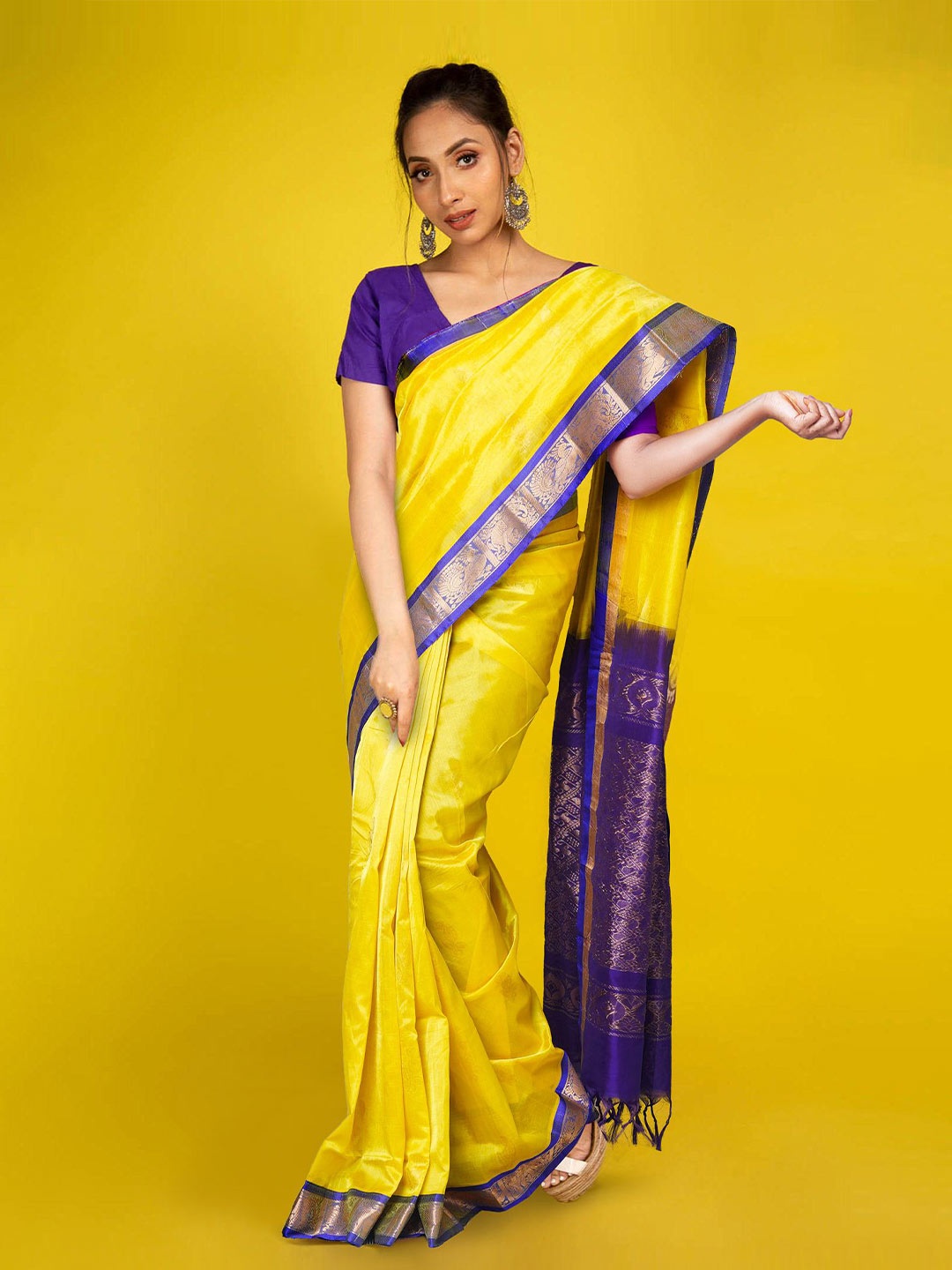 

Unnati Silks Woven Design Zari Handloom Kanjeevaram Saree, Yellow