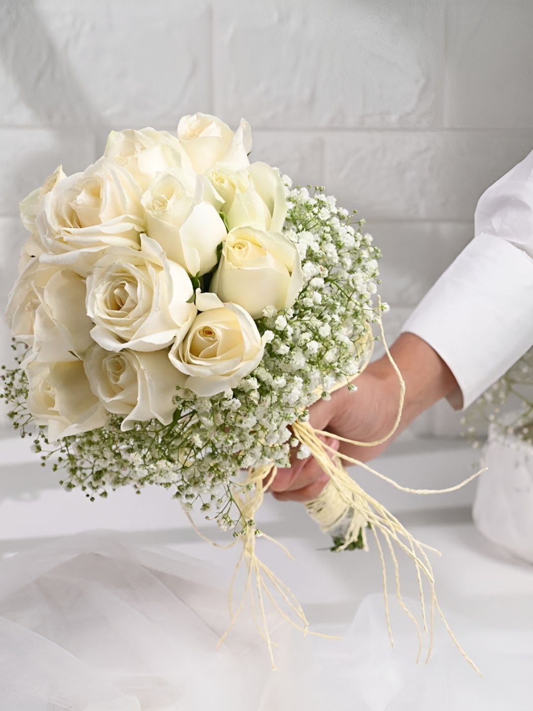 

Floweraura White 15 Pieces Roses Fresh Flowers Bouquet