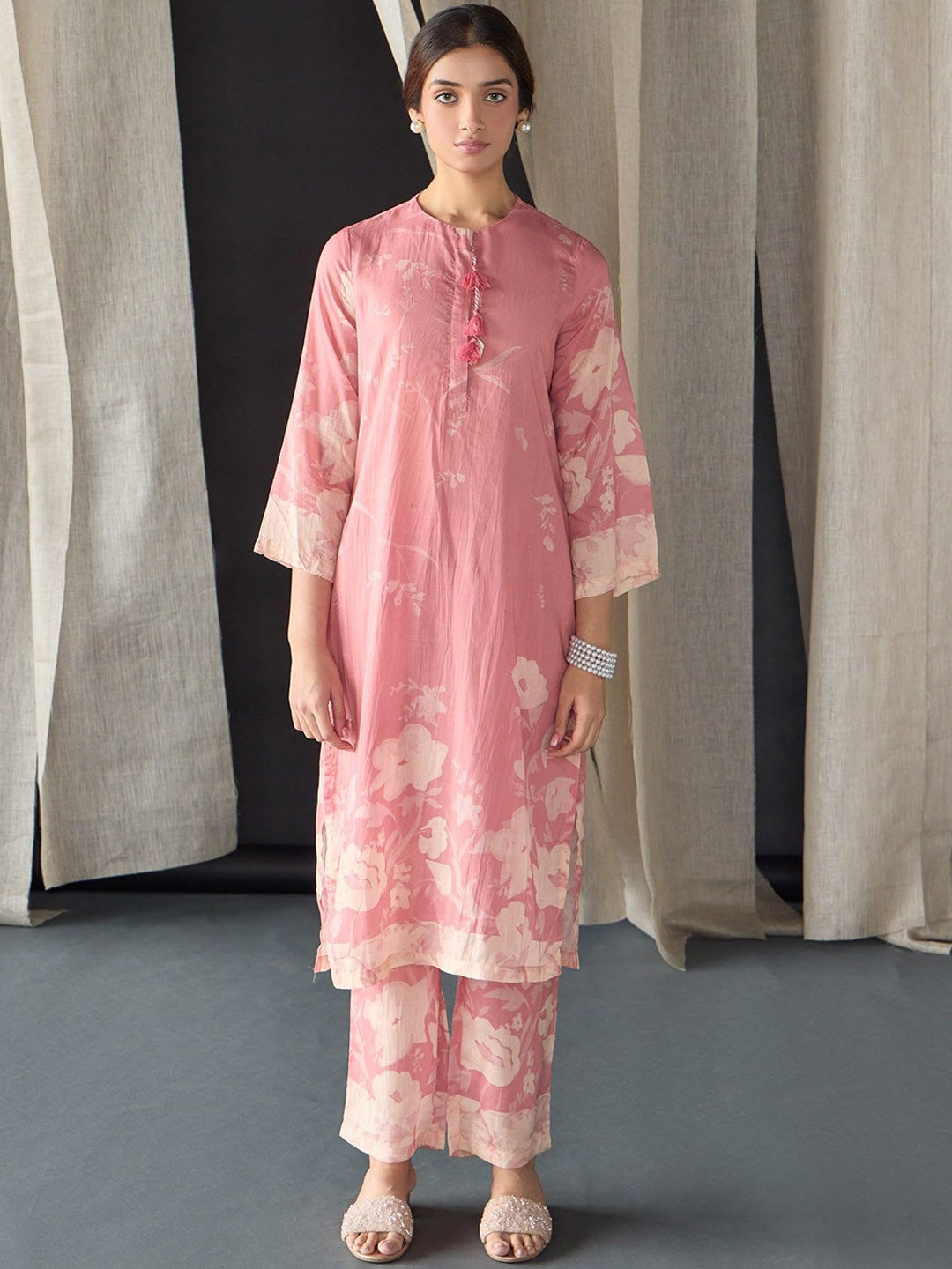 

Bombay Bloom Floral Printed Straight Linen Kurta with Trousers, Pink
