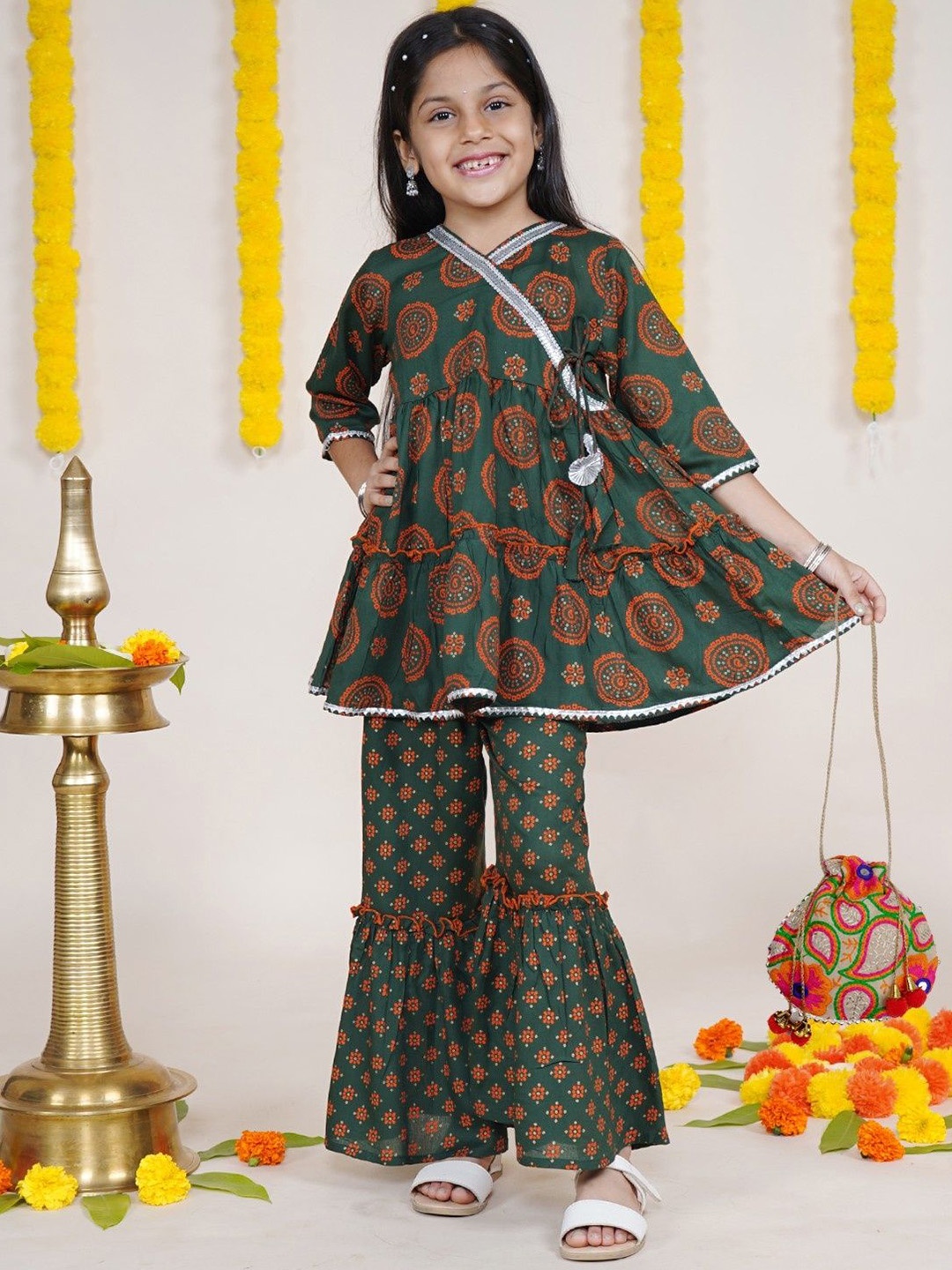 

KiddoPanti Girls Ethnic Motifs Printed Pure Cotton A Line Kurta with Sharara, Green