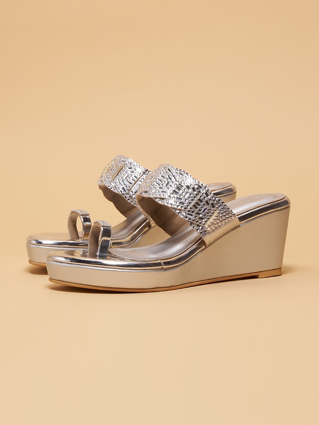 

ERIDANI Geet Embellished Wedges, Silver