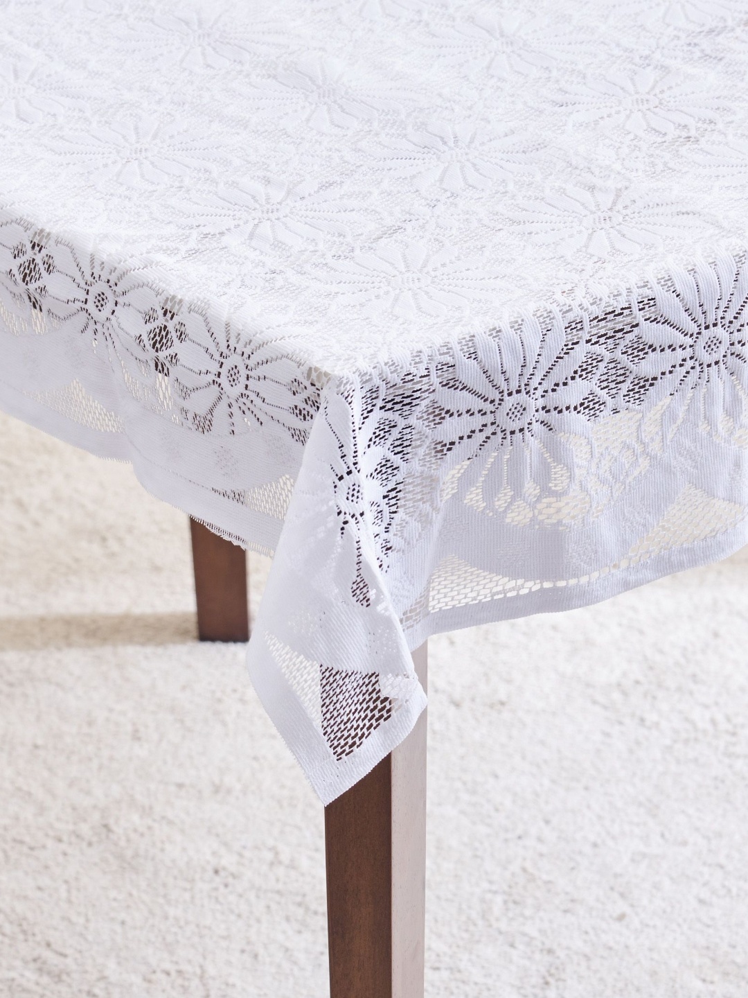 

Home Centre Corsica Ezra Glxy White Floral 4-Seater Table Cover