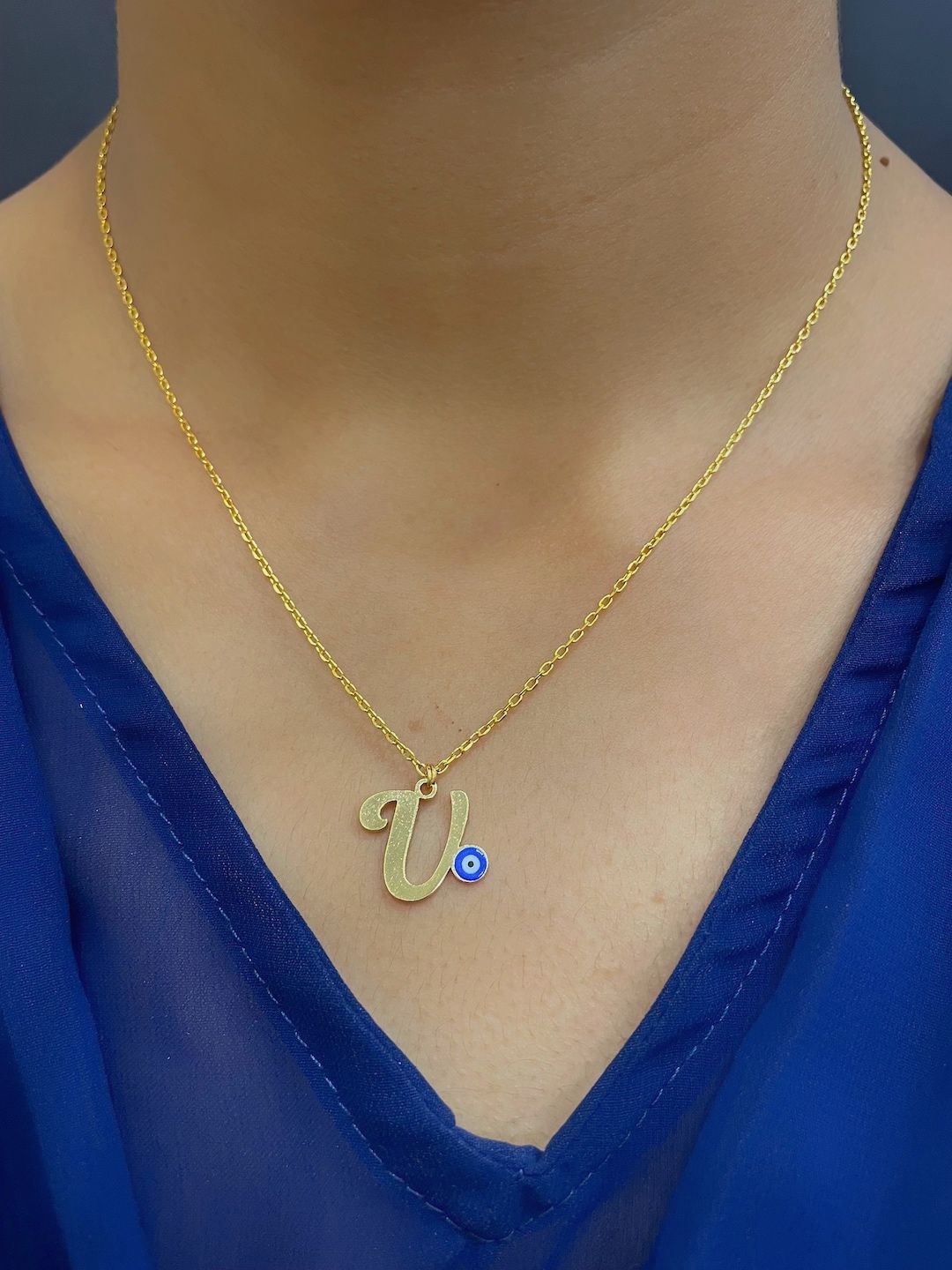 

Digital Dress Room Gold-Plated Letter 'V' Evil Eye Pendant Chain