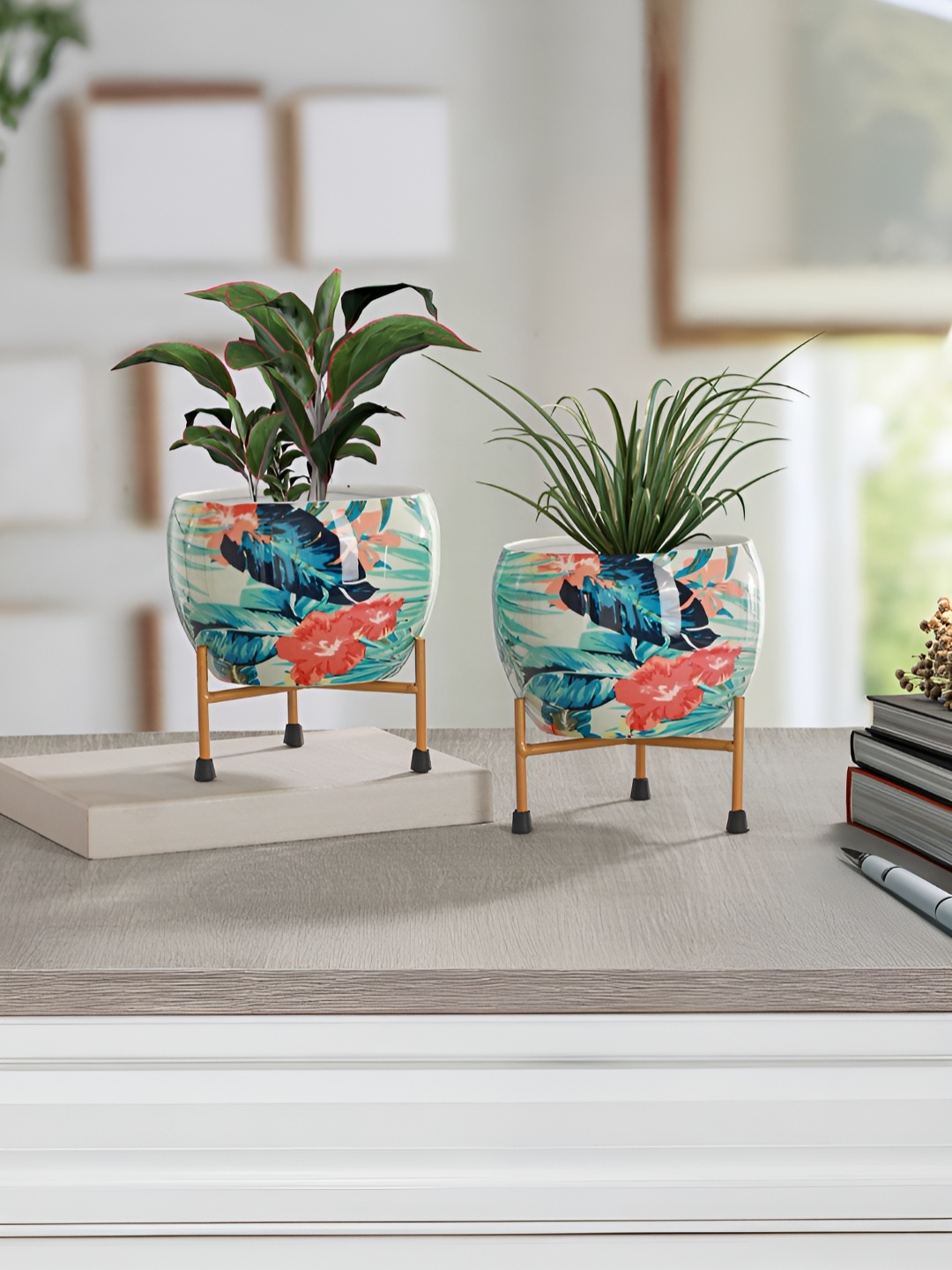 

Homspurts Blue & Green 4 Pieces Printed Planters With Stands
