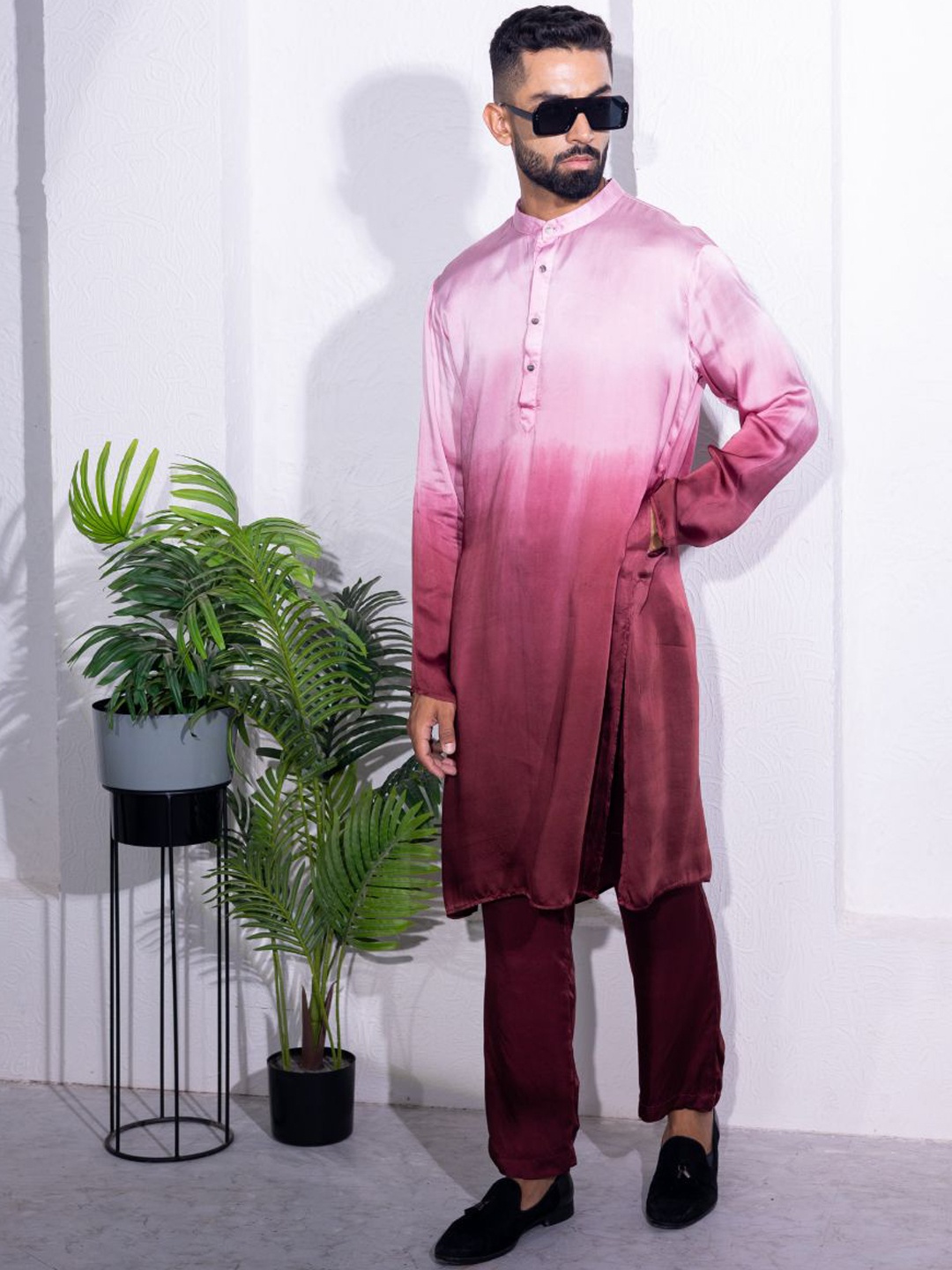 

INAAYA JAIPUR Ombre Dyed Mandarin Collar Satin Straight Kurta with Pyjamas, Maroon