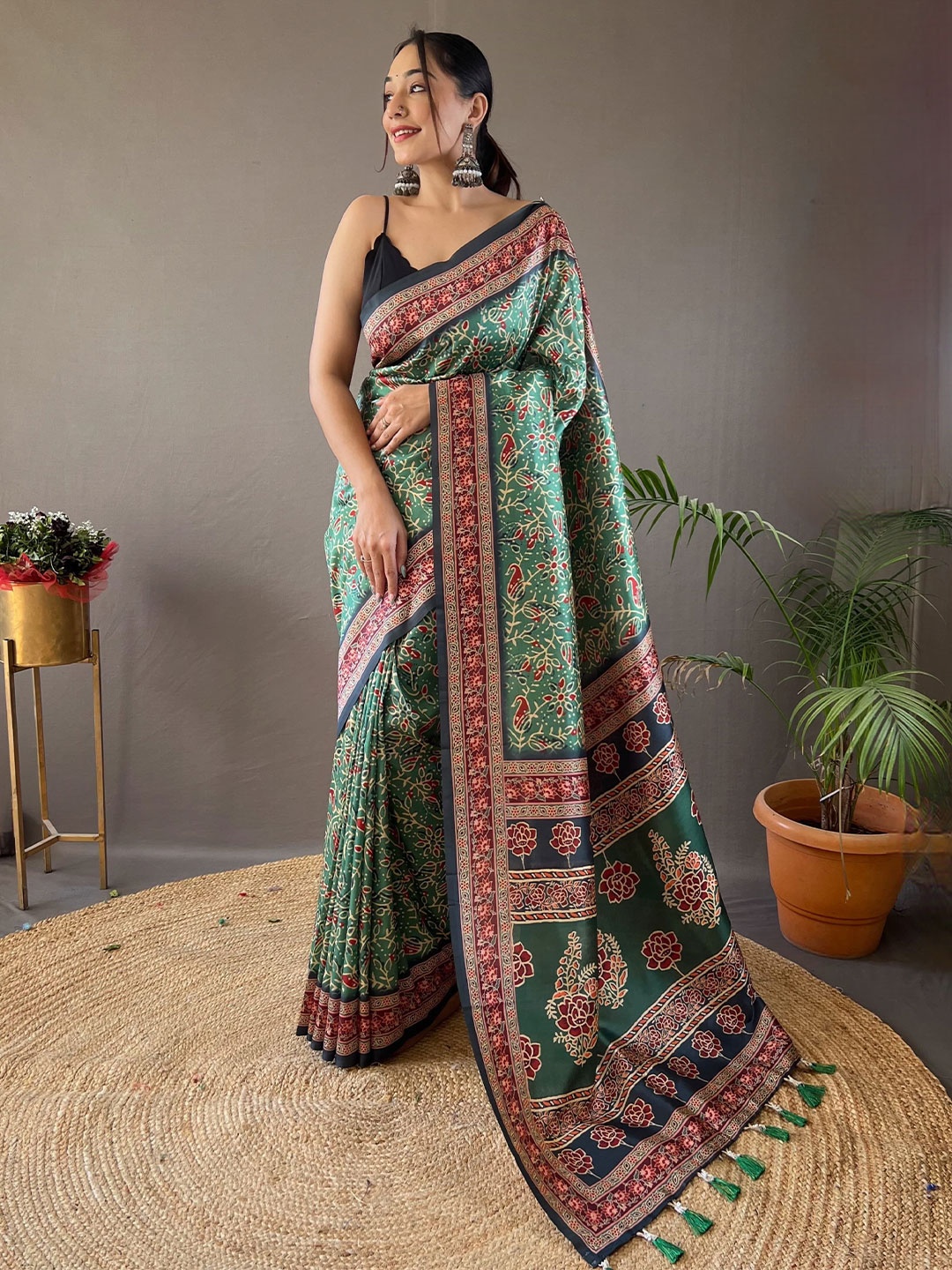 

STAVA CREATION Floral Jaali Pure Cotton Chanderi Saree, Green