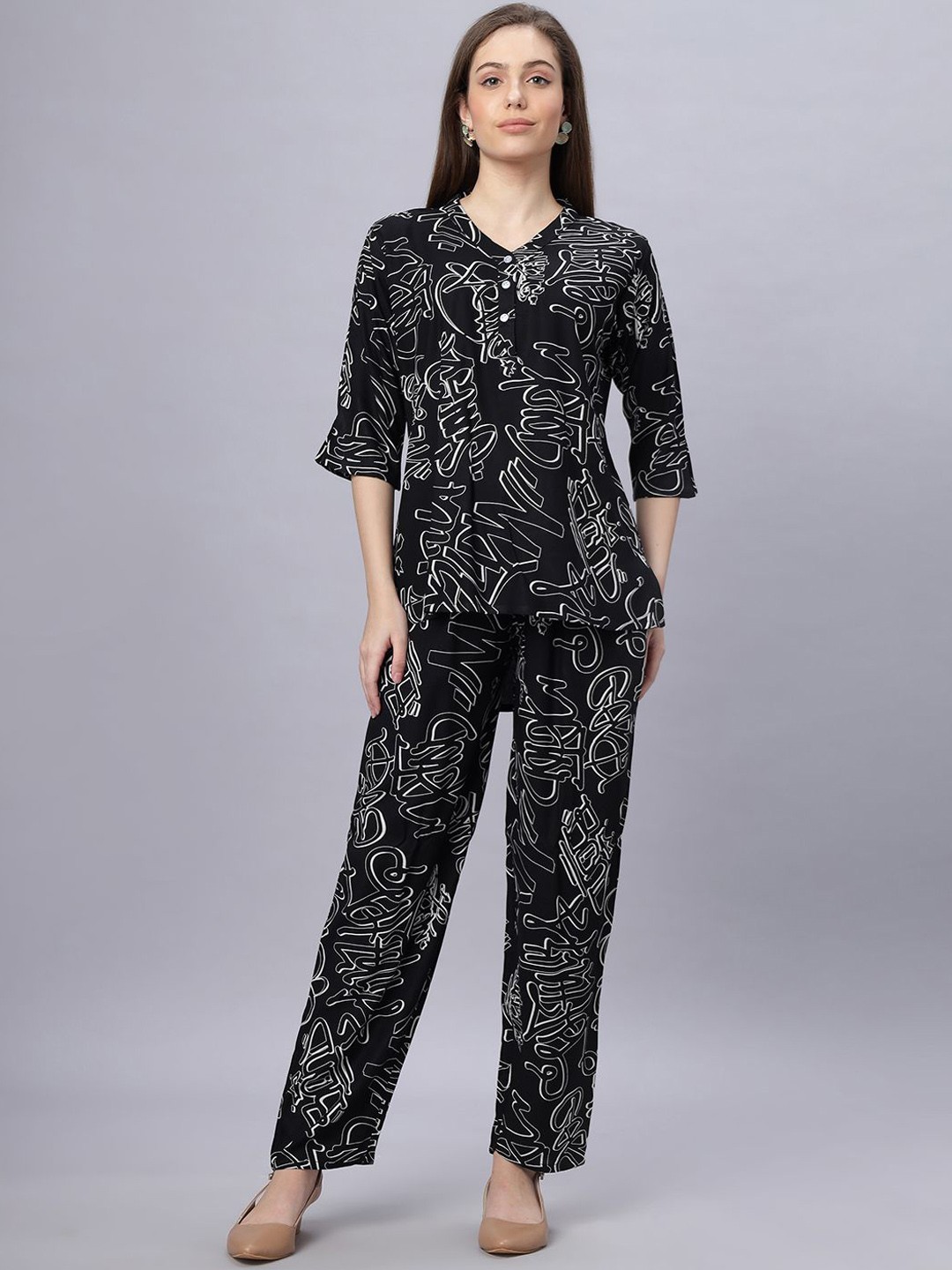 

QUIRA Women Printed Top & Trousers Co-Ords, Black