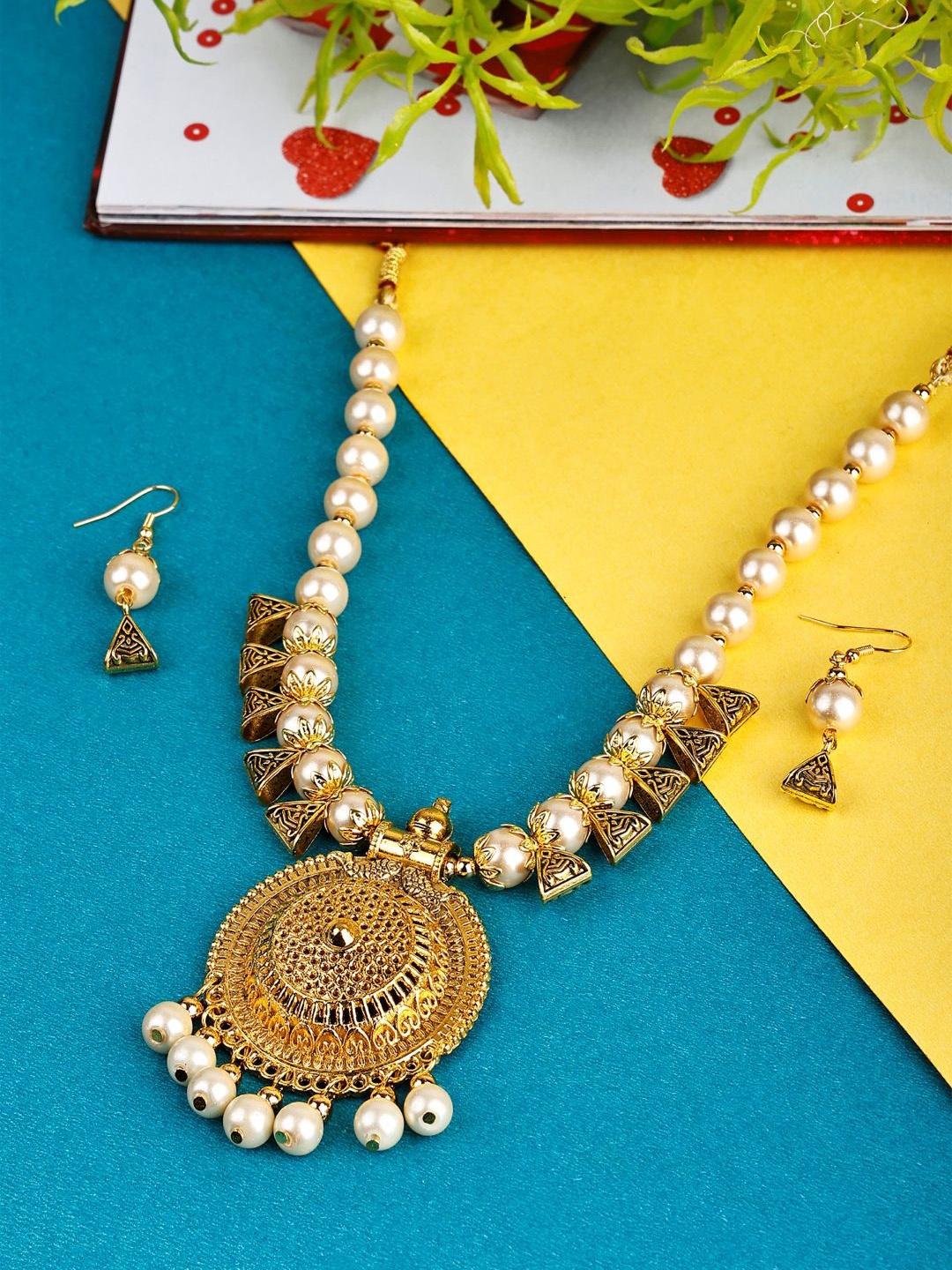 

SUNHARI Gold- Plated Pearl Beaded Jewellery Set