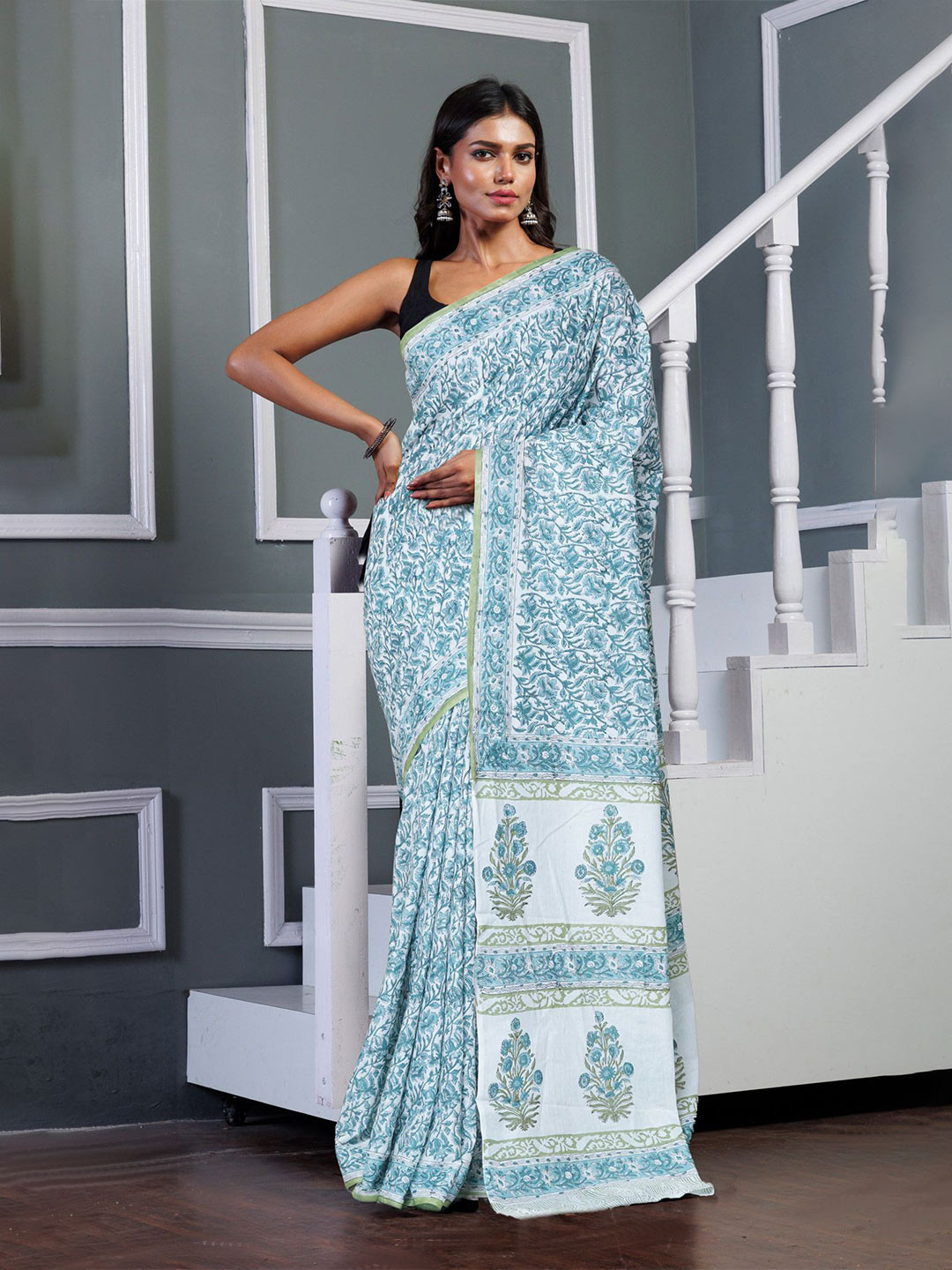 

Unnati Silks Floral Pure Cotton Handloom Block Print Saree, White
