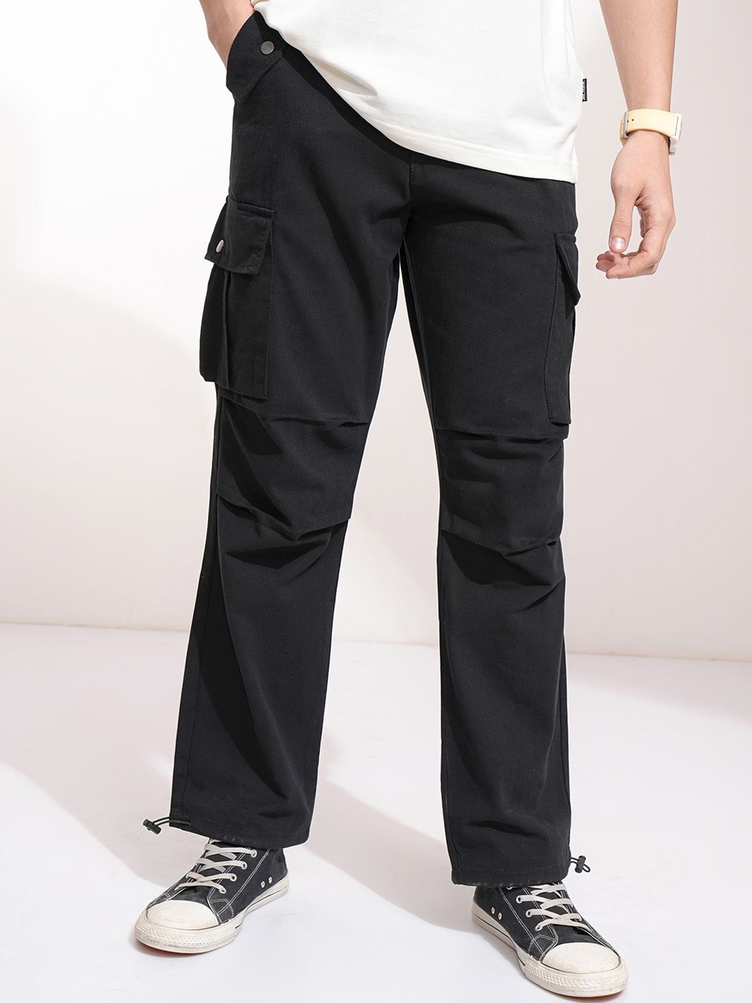 

HIGHLANDER Men Straight Fit Cargos Trousers, Black