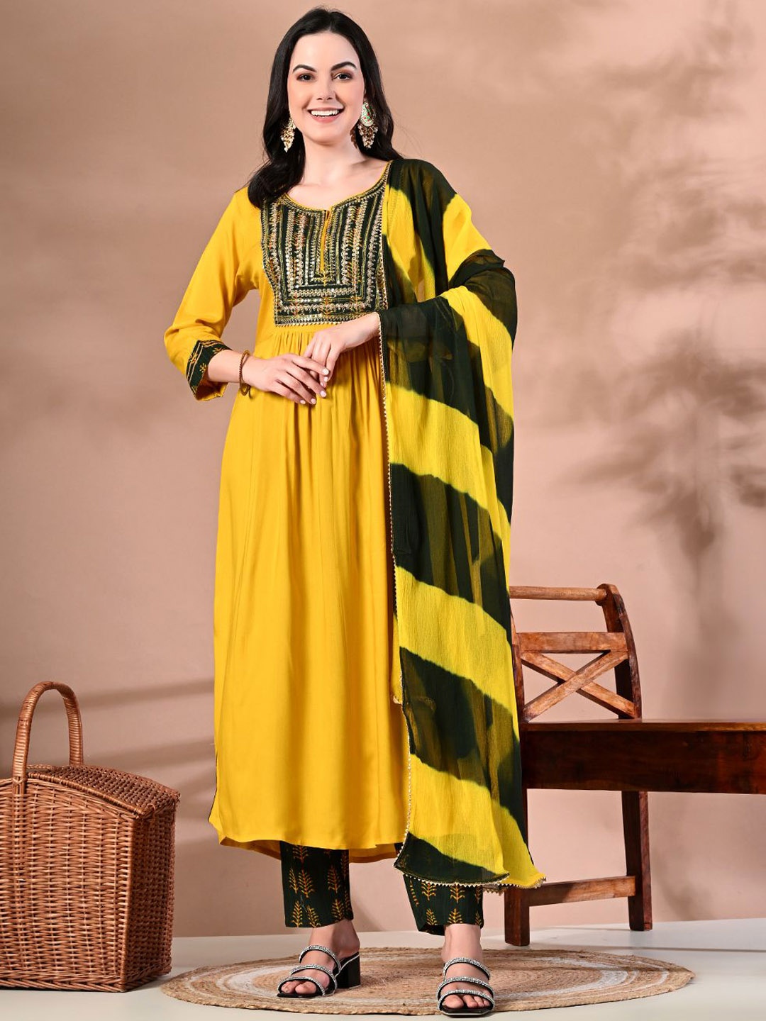 

DOISA Ethnic Motifs Embroidered Gotta Patti Kurta with Pyjama & Dupatta, Yellow