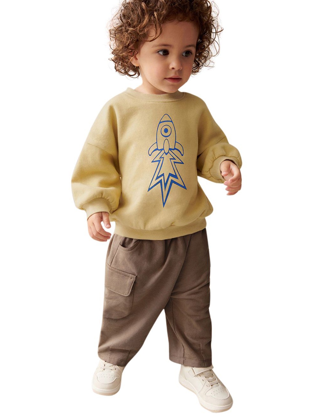 

StyleCast x Revolte Boys Printed Round Neck Long Sleeves Pure Cotton Sweatshirt & Trouser, Khaki