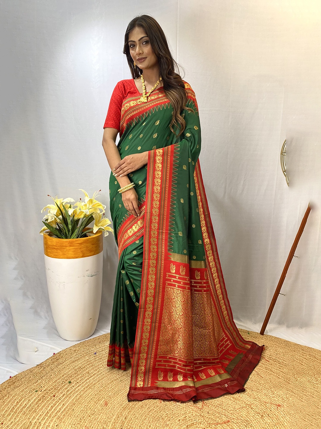 

STAVA CREATION Woven Design Zari Banarasi Saree, Green
