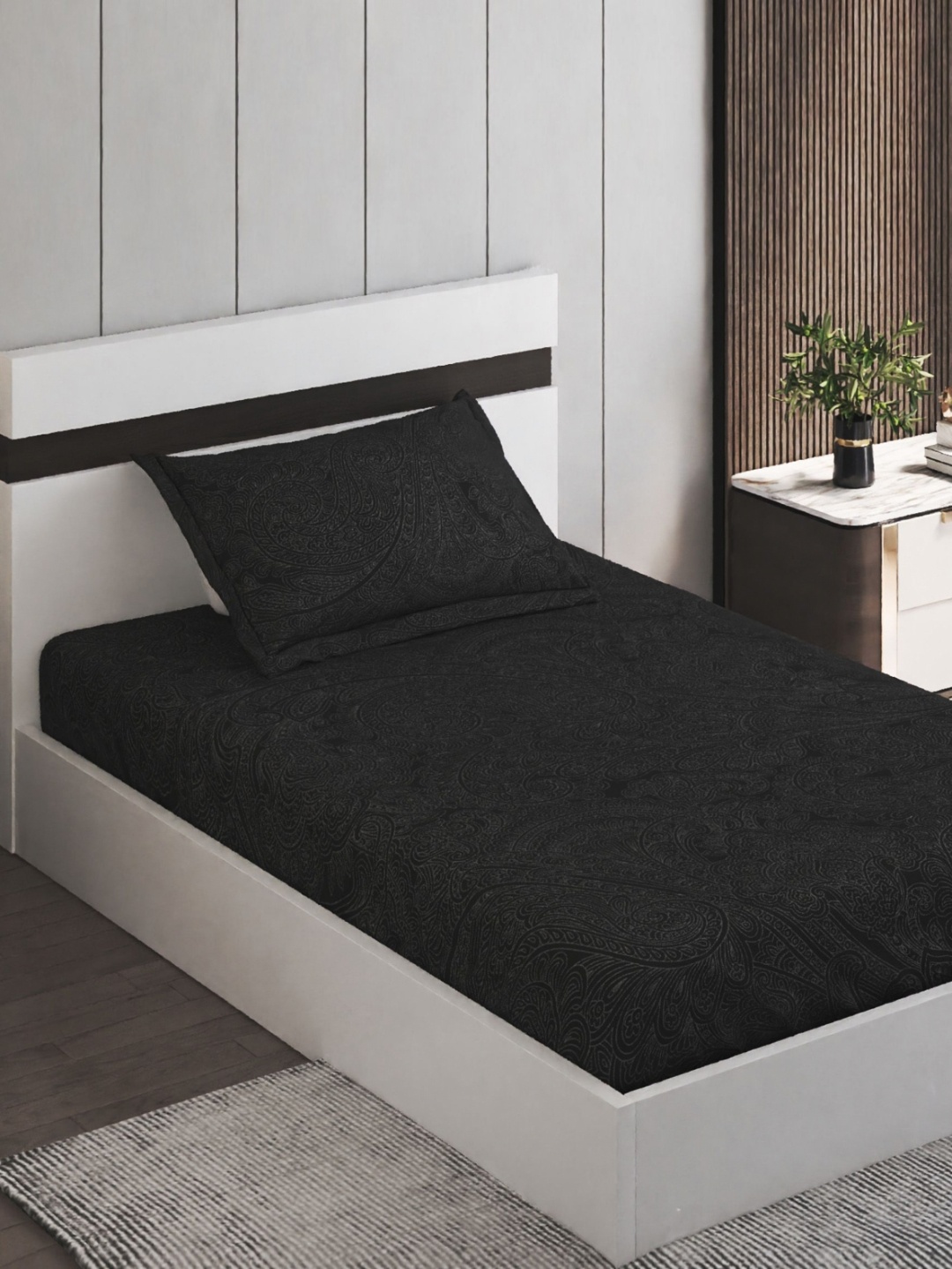 

Home Centre Oxford Black Floral Cotton 144 TC Single Bedsheet Set-2.28 m x 1.52 m