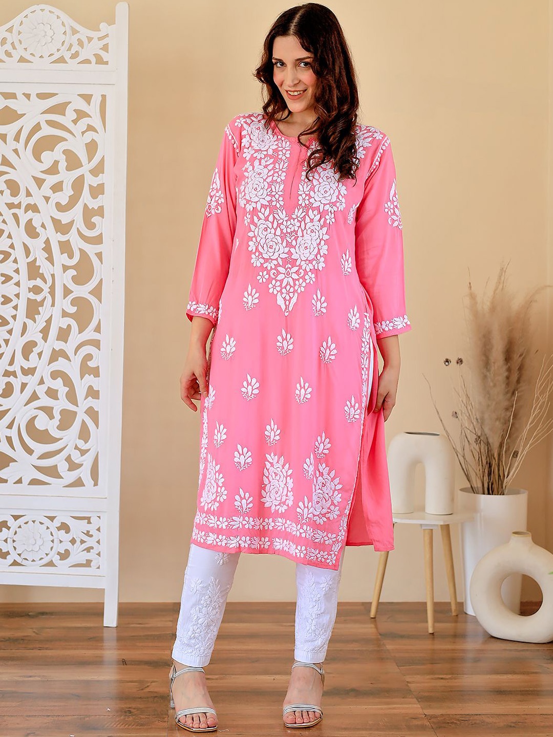 

The Chikan Label Ethnic Motifs Embroidered Chikankari Straight Kurta, Pink