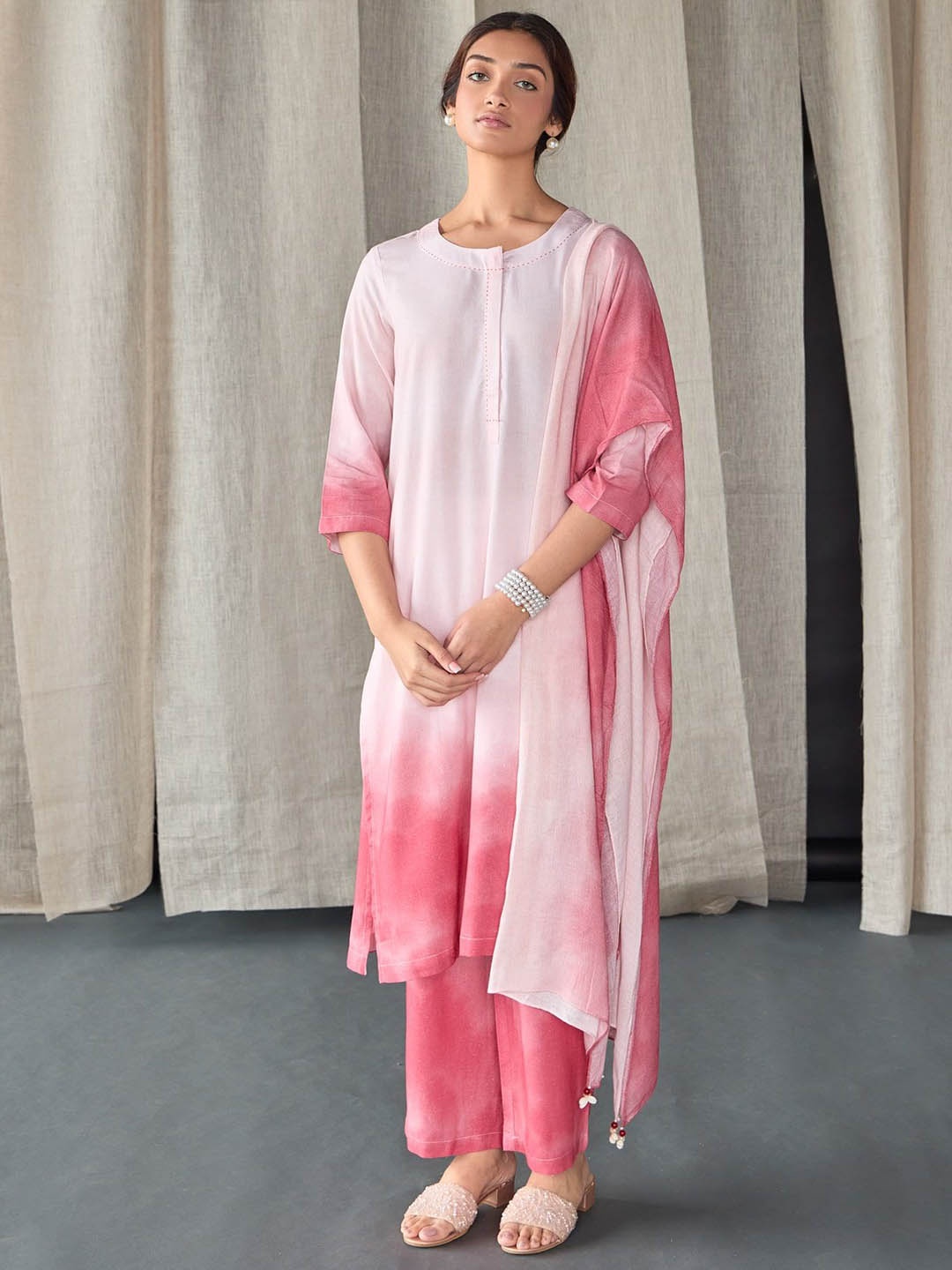 

Bombay Bloom Ombre Dyed Linen Straight Kurta With Trousers & Dupatta, Pink