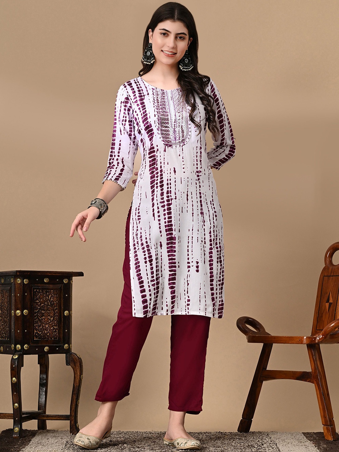 

TOP 2 BOTTOM Bandhani Dyed Round Neck Regular Straight Kurta With Trouser With Dupatta, Burgundy