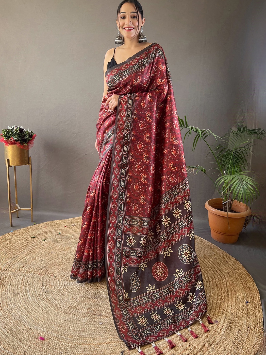 

STAVA CREATION Floral Pure Cotton Chanderi Saree, Maroon