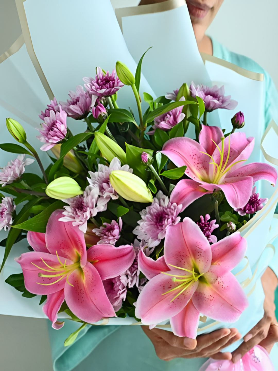 

Floweraura Pink & Green 7 Pieces Lily & Daisy Fresh Flowers Bouquet