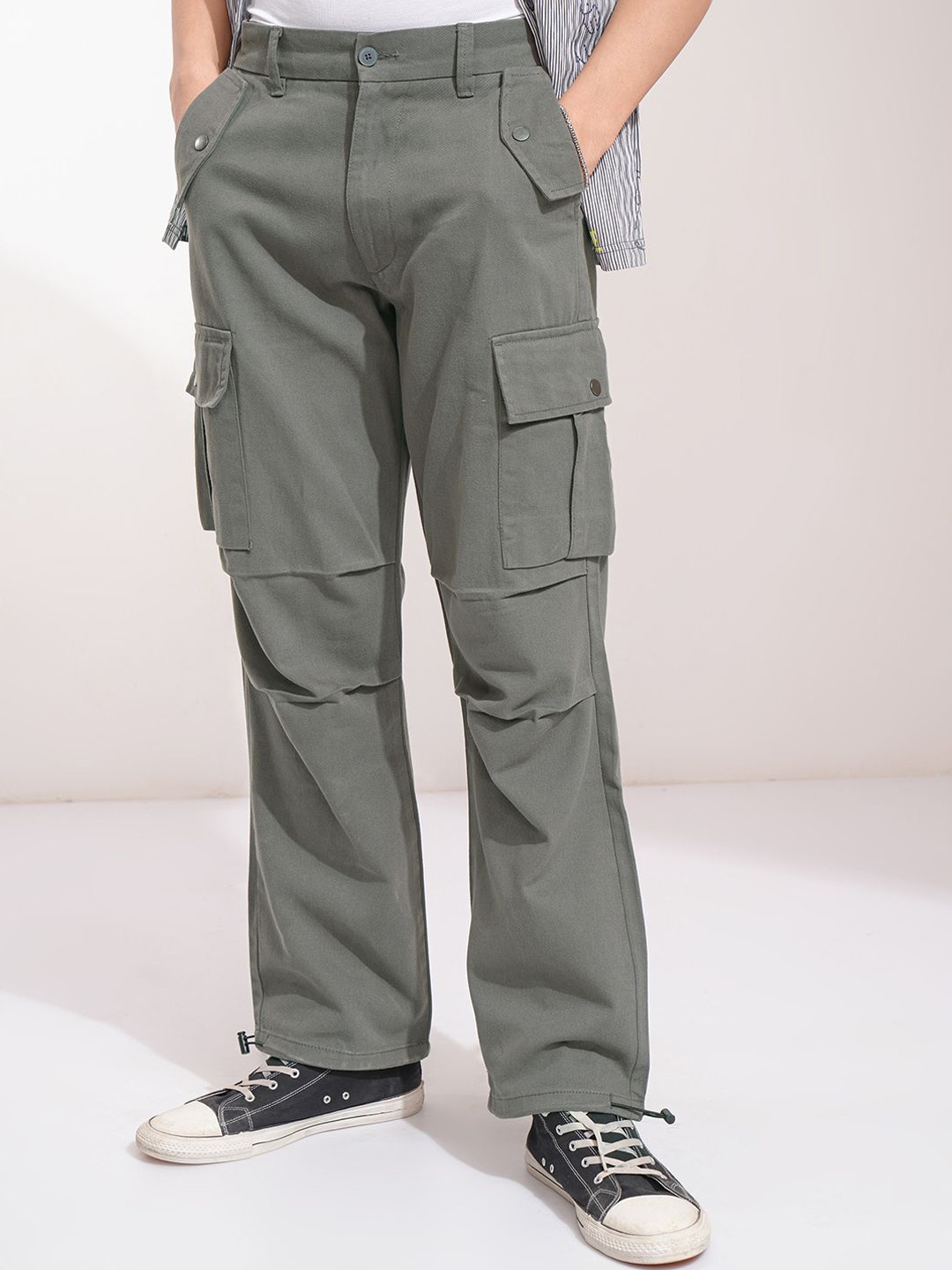 

HIGHLANDER Men Straight Fit Mid-Rise Cargos Trousers, Grey