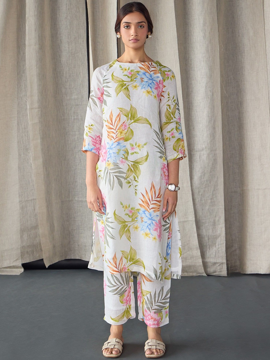

Bombay Bloom Floral Printed Kurta With Trousers, Off white