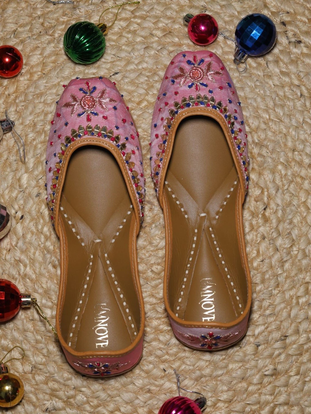 

UMNOVE Women Embellished Ethnic Mojaris Flats, Pink