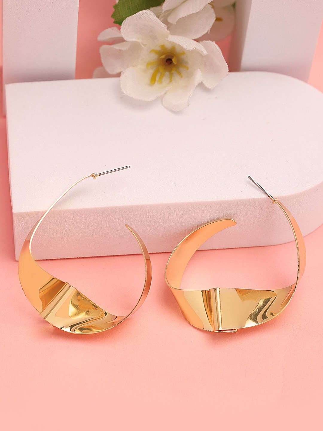 

Bohey by KARATCART Gold-Plated Contemporary Half Hoop Earrings