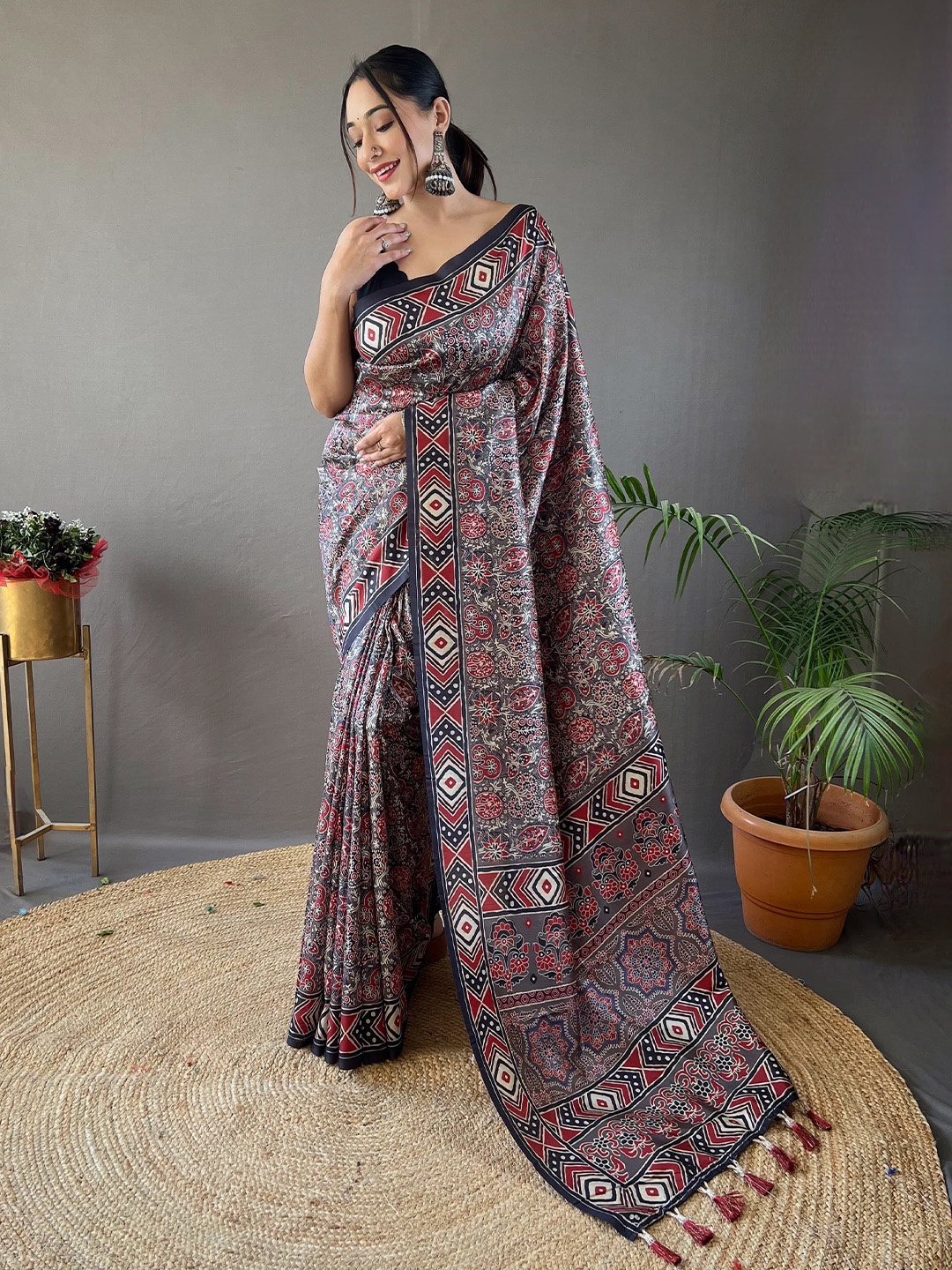 

STAVA CREATION Ethnic Motifs Woven Design Zari Pure Cotton Chanderi Saree, Grey
