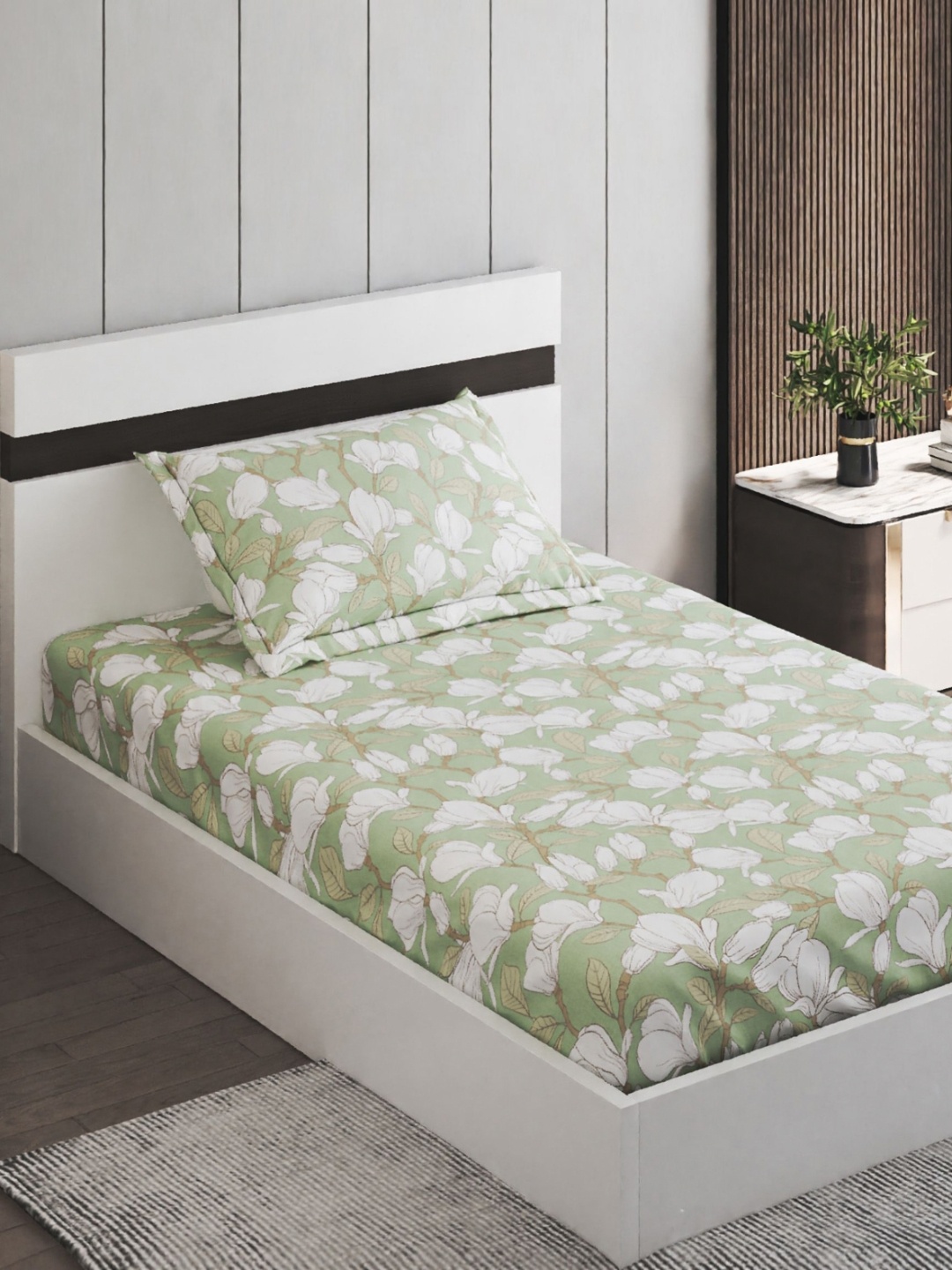 

Home Centre Oxford Green Printed Cotton 200 TC Single Bedsheet Set 2.28 x 1.52m