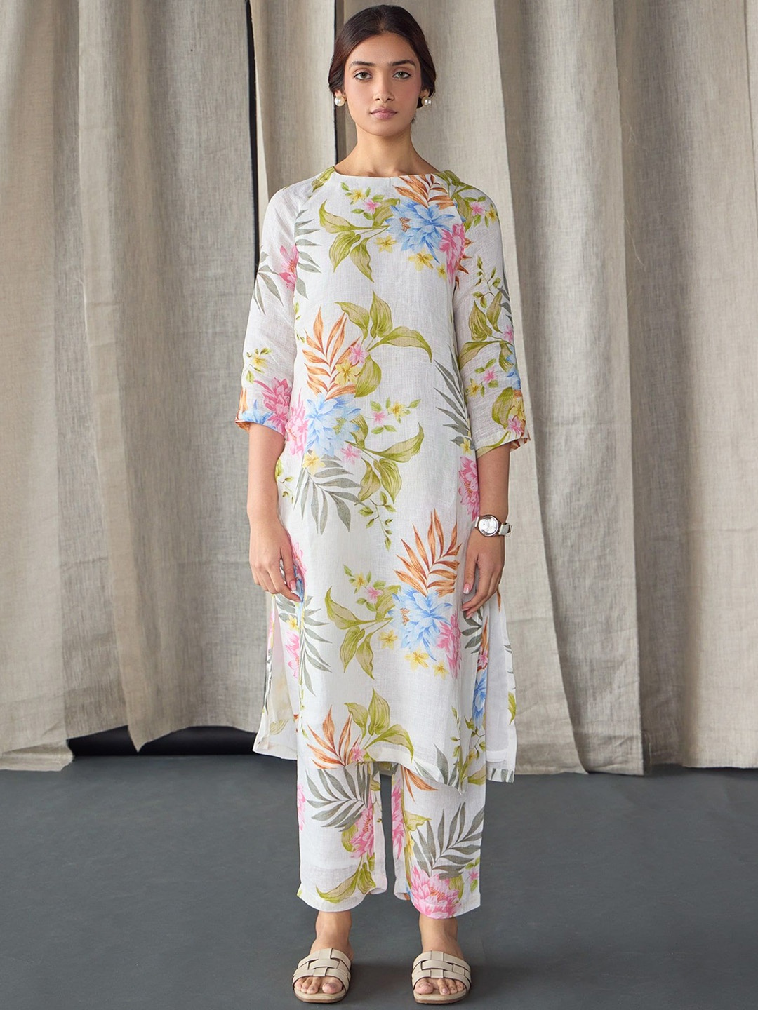 

Bombay Bloom Floral Printed Straight Kurta With Trousers, Off white