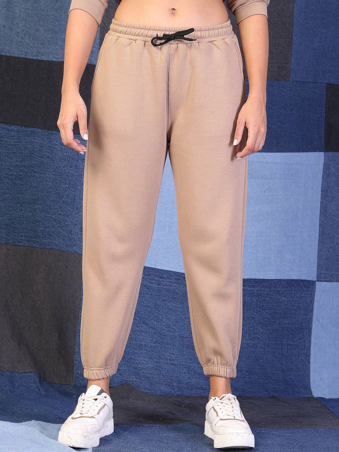 

Vestido Modas Women Oversize Fit Mid- Rise Fleece Joggers, Beige