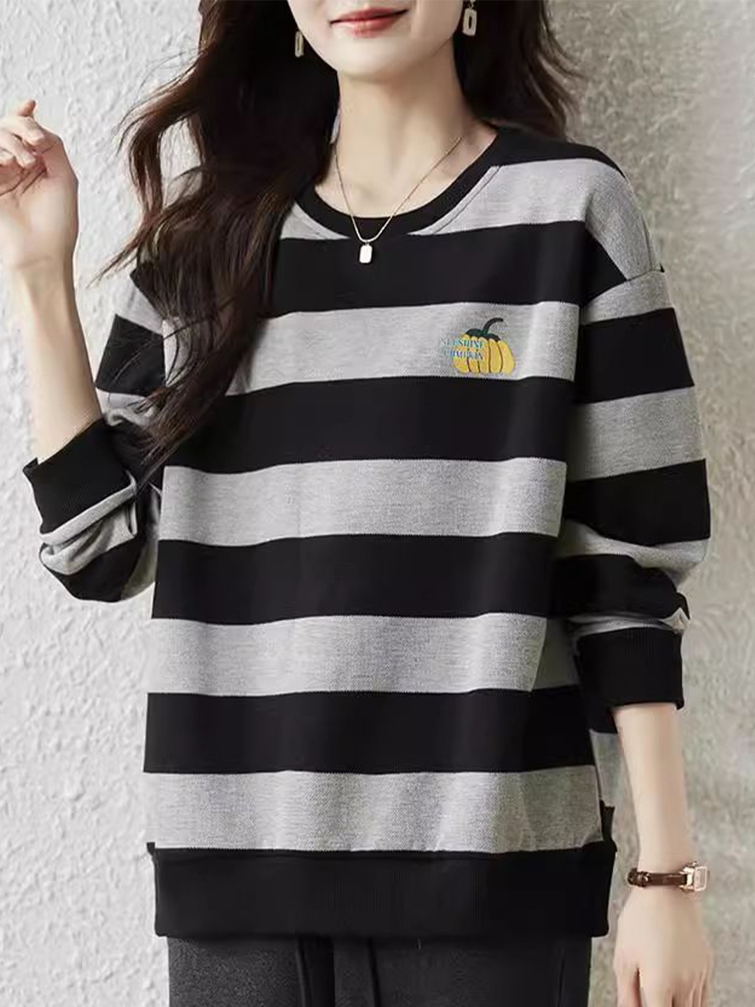 

StyleCast Women Striped Long Sleeves Round Neck Pullover Sweatshirt, Black