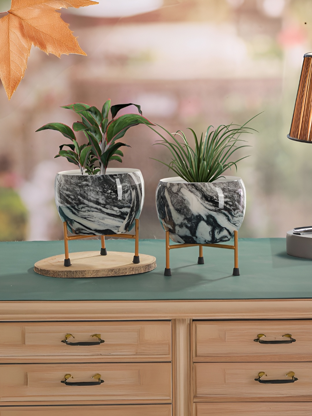 

Homspurts Brown 4 Pieces Abstract Printed Planters With Stands
