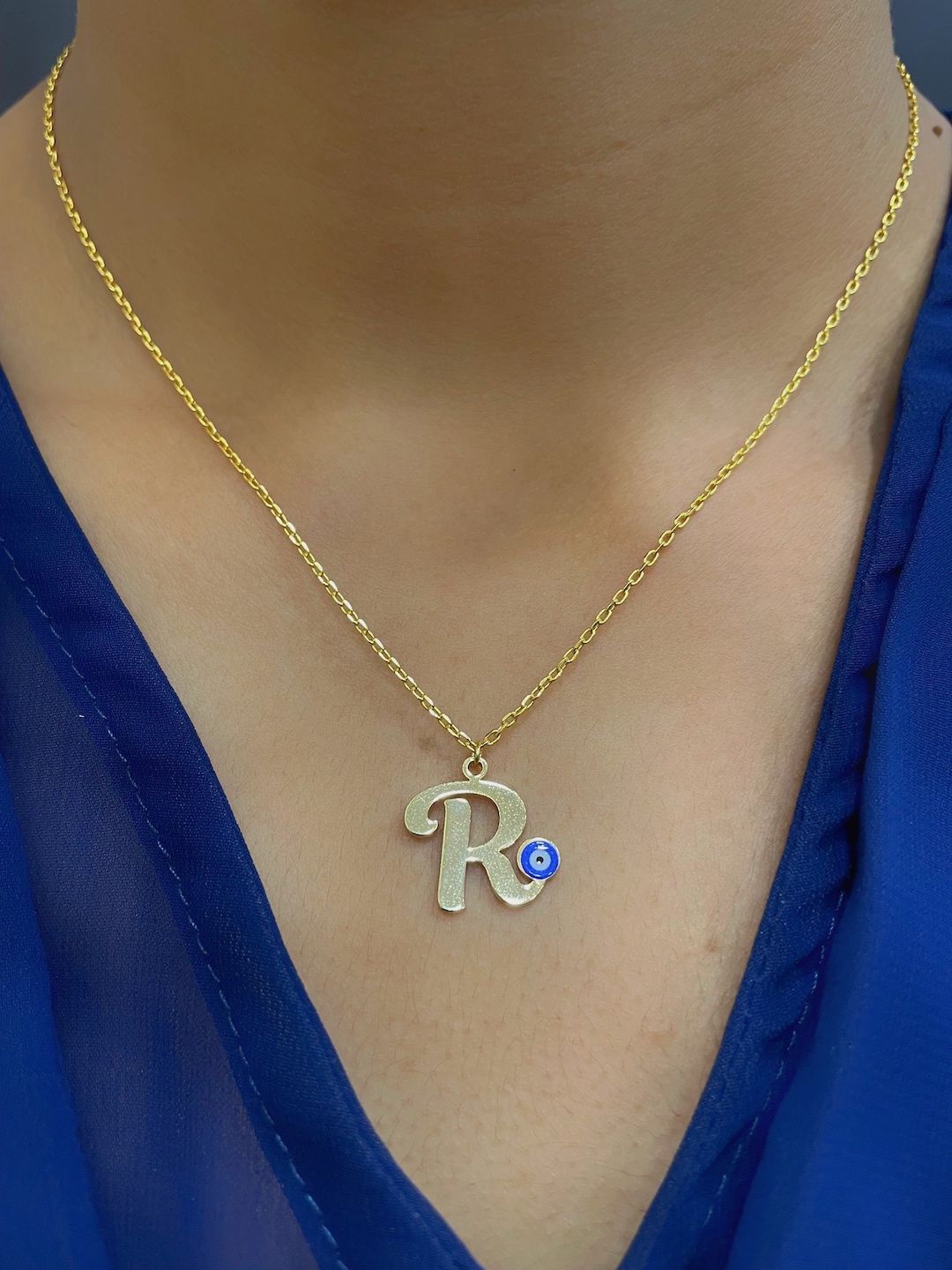 

Digital Dress Room Gold-Plated Letter 'R' Evil Eye Pendant Chain