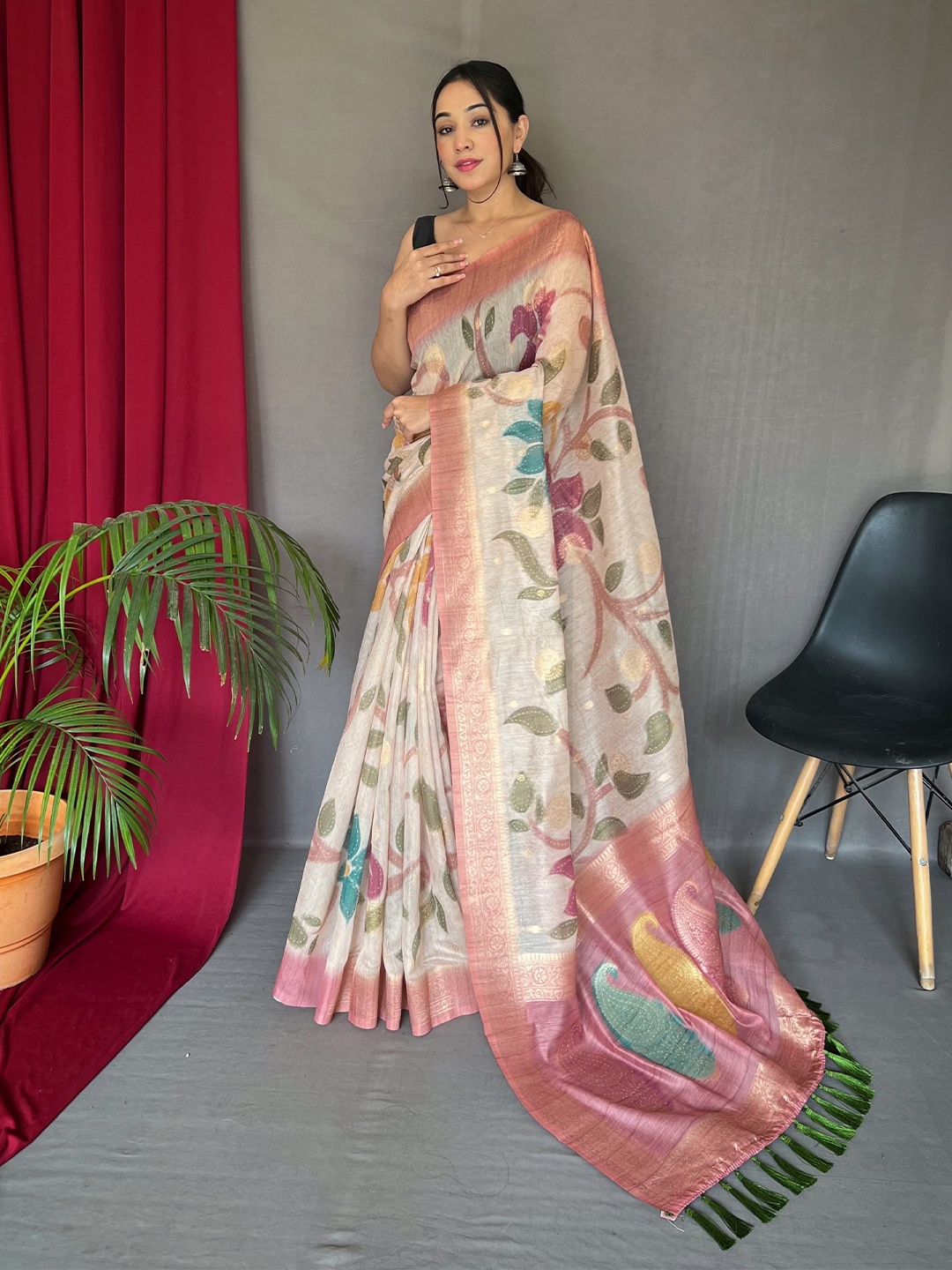 

STAVA CREATION Woven Design Banarasi Saree, Rose gold