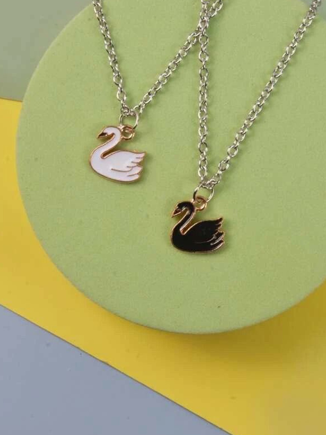 

Pinapes Unisex Brass Gold-Plated Oxidised Necklace, Silver