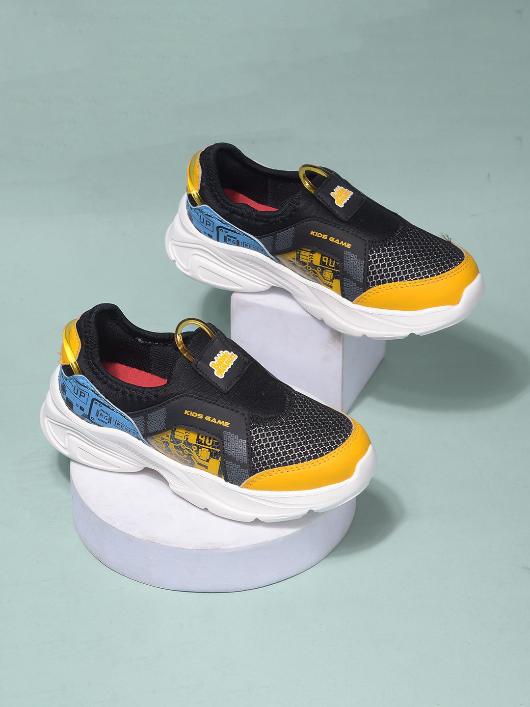 

Bubblegummers Boys Round Toe Sneakers, Black