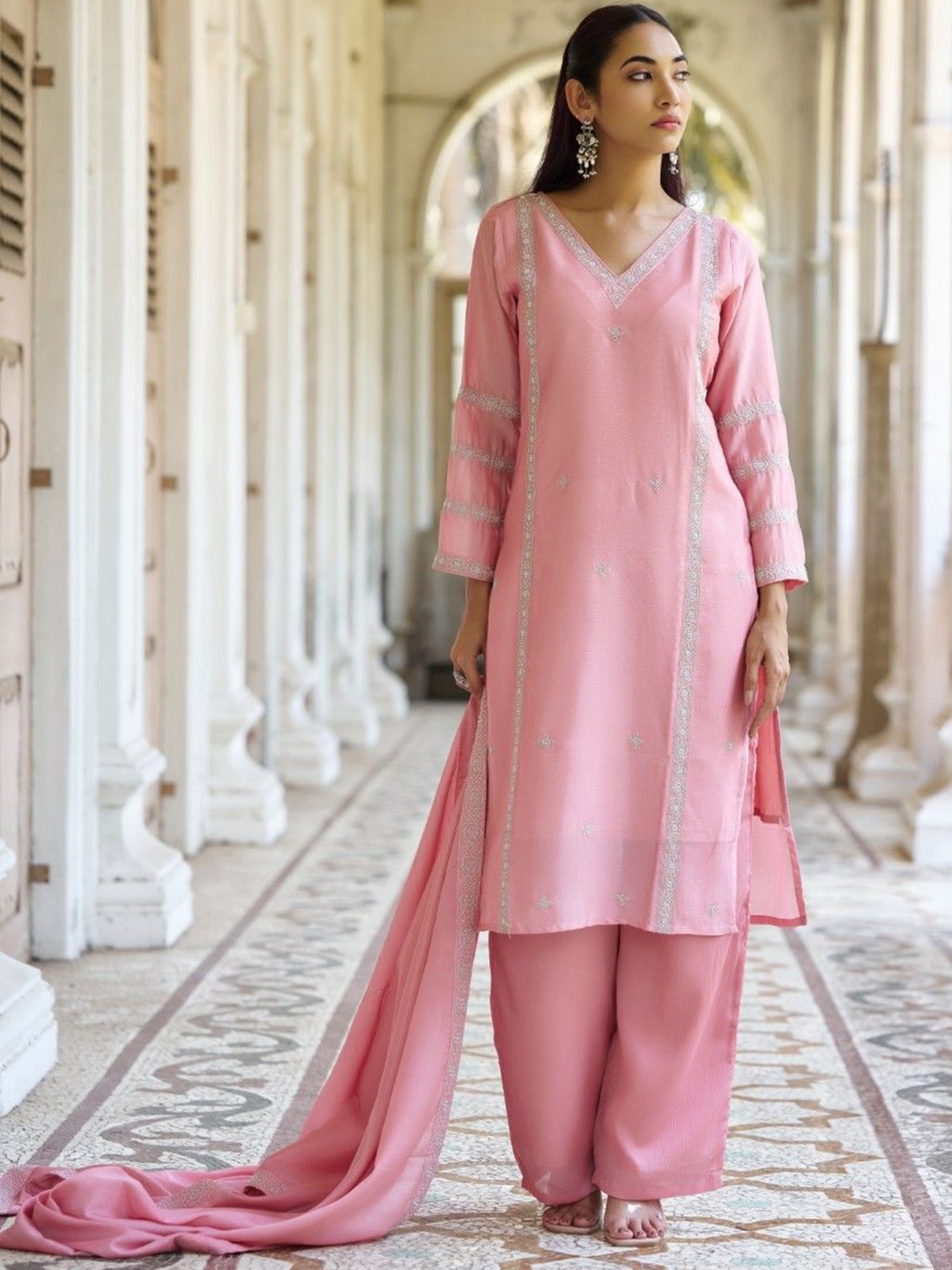 

HOUSE OF MIRA Floral Embroidered Aari Work V-Neck Straight Kurta With Palazzos & Dupatta, Pink