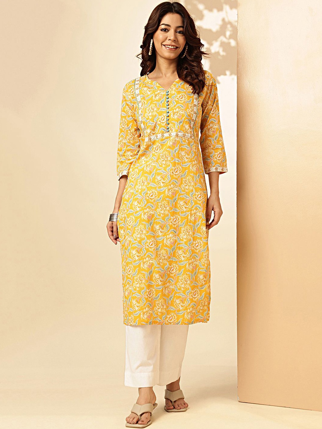 

Vbuyz Floral Printed V-Neck Three-Quarter Sleeves Cotton Straight Kurta, Yellow