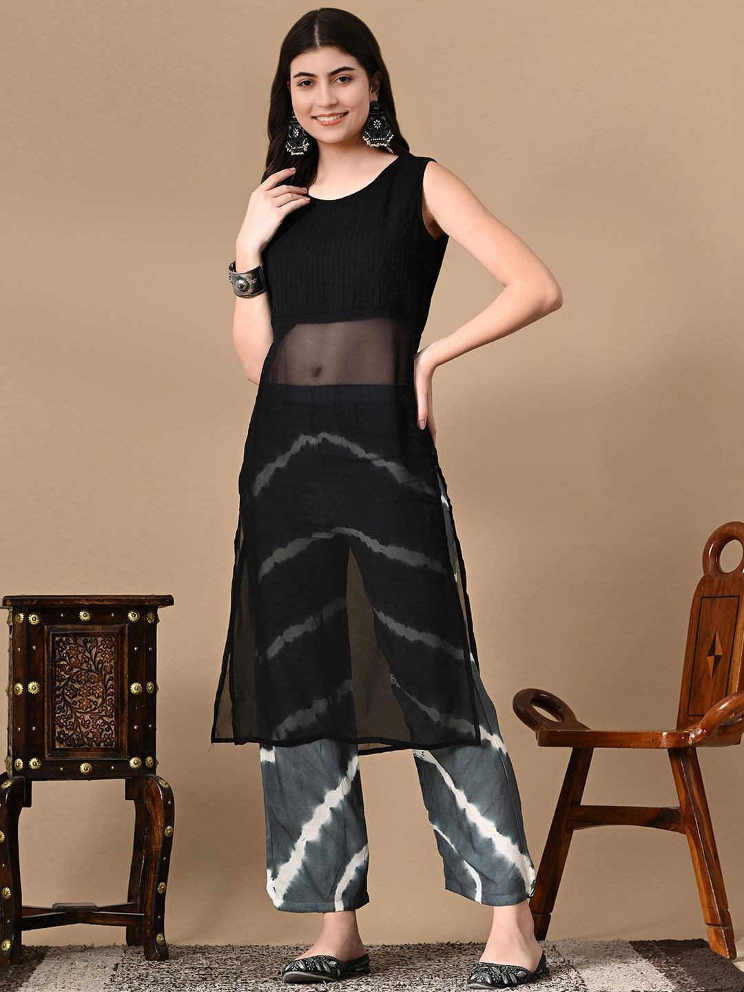 

TOP 2 BOTTOM Round Neck Sleeveless Regular Thread Work Straight Kurta With Trouser, Black