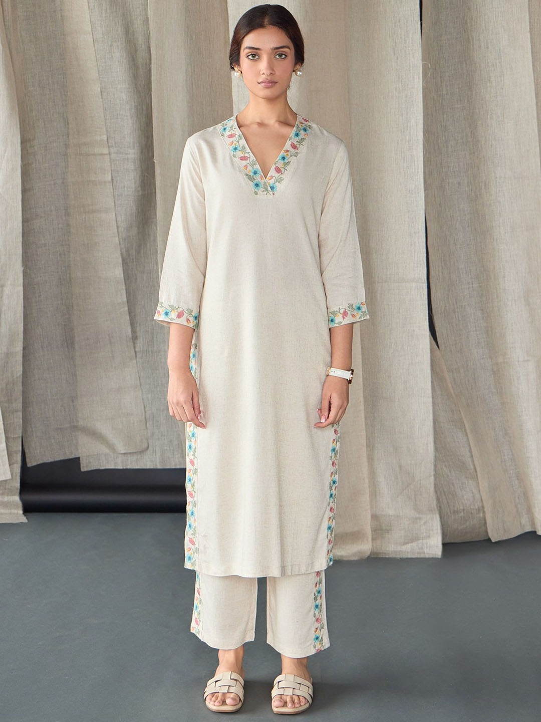 

Bombay Bloom Floral Embroidered Linen Straight Kurta With Trouser, White