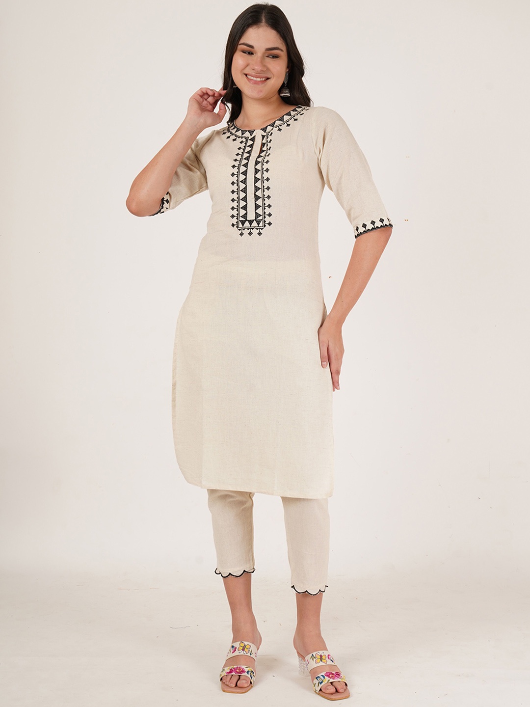 

Brownverse Geometric Embroidered Kurta with Trouser, Off white