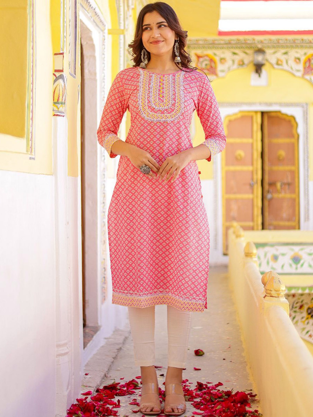 

Chandbaali Floral Printed Round Neck Pure Cotton Straight Kurta, Pink