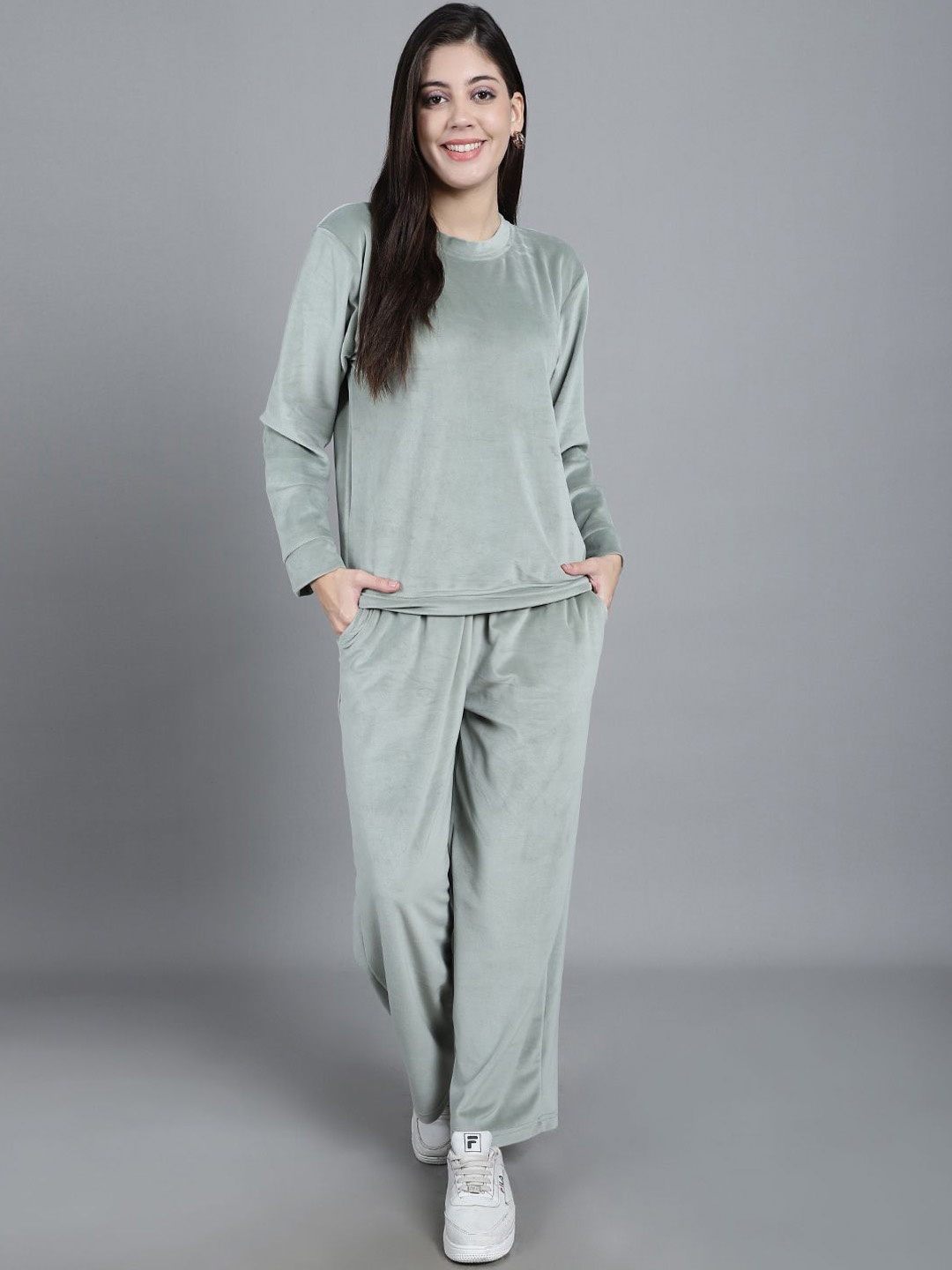 

GRACIT Round Neck Velvet T-Shirt With Trousers, Grey