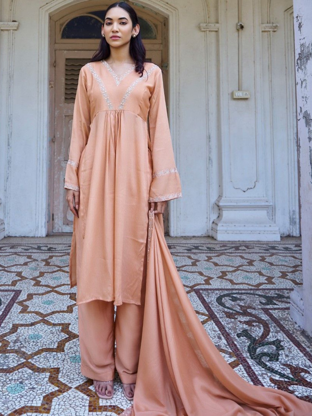 

HOUSE OF MIRA Floral Yoke Design Aari Work V-Neck Straight Kurta With Palazzos & Dupatta, Peach