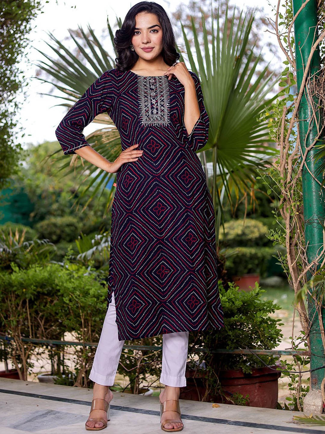 

Chandbaali Bandhani Printed Round Neck Straight Kurta, Navy blue