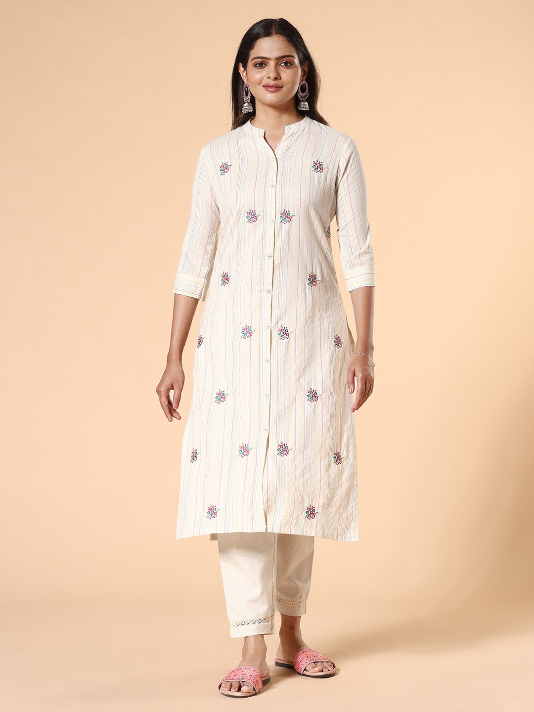 

Vismay Women Cotton Floral Embroidered Straight Kurta, Off white